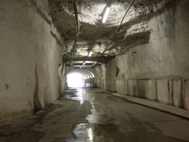 Bases DUMBS souterraines profondes et budgets d'opération noirs Underground-3