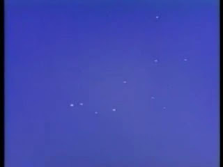 B4INREMOTE-aHR0cDovLzQuYnAuYmxvZ3Nwb3QuY29tLy1UdG9vTFFuVTdtSS9VTTAtTGV5WnBZSS9BQUFBQUFBQUtaay9MWG9tSmNaak9ZSS9zMzIwL3VmbytyYXJlKzE5NTIrdWZvK2Zvb3RhZ2UrMS5qcGc=