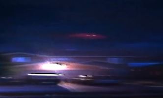 B4INREMOTE-aHR0cDovLzIuYnAuYmxvZ3Nwb3QuY29tLy05c3o4bkRneUowOC9VUXNrc1FTbVJ3SS9BQUFBQUFBQVFFZy9RcEY4RmRiazI0NC9zNjQwL3Vmbytkcm9uZStwdXJzdWl0LkpQRw==