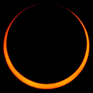 B4INREMOTE-aHR0cDovLzMuYnAuYmxvZ3Nwb3QuY29tLy1WX3FqQUo1NXJGSS9VUmFlTXRGenV1SS9BQUFBQUFBQUNBRS9PNTVSSXV0MFJBWS9zMzIwL01heV8yMDEyX0FubnVsYXJfU29sYXJfRWNsaXBzZV8oSVYpLmpwZw==