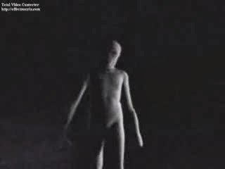 B4INREMOTE-aHR0cDovLzEuYnAuYmxvZ3Nwb3QuY29tLy1tdUs5cWRDemVuOC9VbjNOUEVvNksxSS9BQUFBQUFBQVZ4Zy9yc2FfOHpST3I2MC9zNDAwL3RhbGwrYWxpZW4rYXVzdHJhbGlhbi5qcGc=