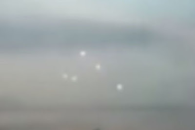 B4INREMOTE-aHR0cDovLzEuYnAuYmxvZ3Nwb3QuY29tLy1zLWcyWFFHTF9vOC9WZTZDUTF6YV9uSS9BQUFBQUFBRFN1Yy82TURpSTBEdlR3US9zNDAwL1VGTy1sYW5kaW5nLW9uLWVhcnRoLmpwZw==