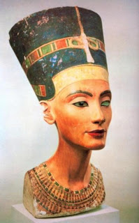 Bust of Nefertiti Bust of Nefertiti