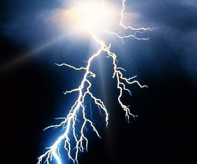 B4INREMOTE-aHR0cHM6Ly80LmJwLmJsb2dzcG90LmNvbS8tQUFtODF1aTFZYjgvVnRRMndYV2JIRkkvQUFBQUFBQUFxQ00vNEk1YVJDazhOOG8vczQwMC9saWdodG5pbmcuanBn