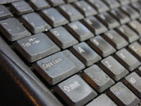 B4INREMOTE-aHR0cHM6Ly8xLmJwLmJsb2dzcG90LmNvbS8tZG5jTXNJT2xnVmcvVjFsMExkdW5RdUkvQUFBQUFBQUFQTFUvaVJTa1FYelgxcVF6aS0zN1IzN0ZtWll4d0ZaX2g4cXV3Q0xjQi9zMjAwL2tleWJvYXJkJTJCc21hbGwuSlBH