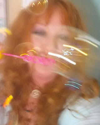 B4INREMOTE-aHR0cHM6Ly8xLmJwLmJsb2dzcG90LmNvbS8tYjNuRUFqYVdHbEUvVjNRc1NVZUlyd0kvQUFBQUFBQUJqQ0EvZHJDQnZCNzlETGswaTZVMVBvMVJwNmZPWkhCMVVTT1pnQ0xjQi9zNDAwL2J1YmJsZXMlMkJnaXJsLmpwZw==